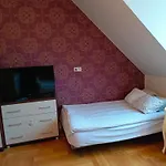 Bed & Breakfast Dwor Pod Rozami Smolec