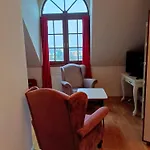 Dwor Pod Rozami Bed & Breakfast 3*