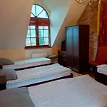 Dwor Pod Rozami Bed & Breakfast 3*