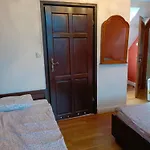 Dwor Pod Rozami Bed & Breakfast Smolec