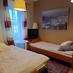 Dwor Pod Rozami Smolec