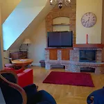 Dwor Pod Rozami Bed & Breakfast 3*