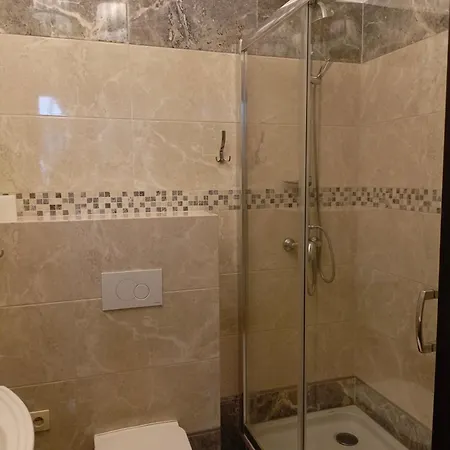 Dwor Pod Rozami 3*