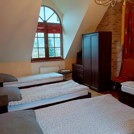 Dwór Pod Różami Nocleg ze śniadaniem 3*