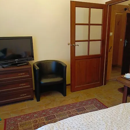 Dwór Pod Różami Nocleg ze śniadaniem 3*
