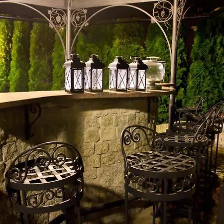 Bed & Breakfast Dwor Pod Rozami 3*