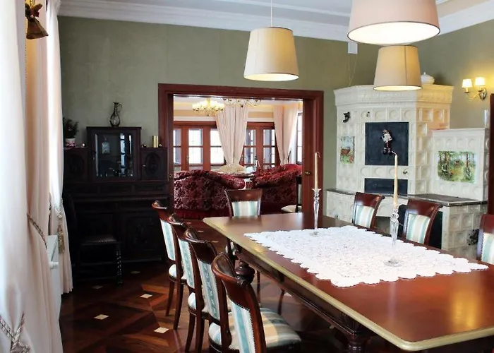 Dwor Pod Rozami Bed & Breakfast 3*