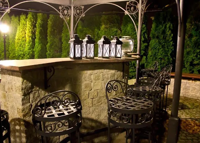 Bed & Breakfast Dwor Pod Rozami 3*